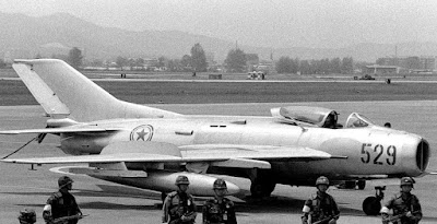 Pesawat Tempur (Fighter Aircraft) Mikoyan-Gurevich MiG-19