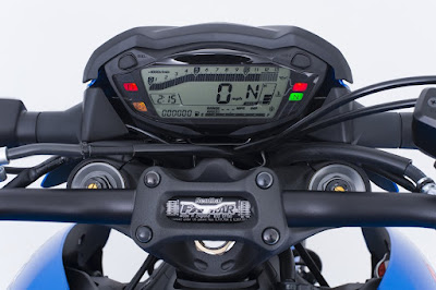 2016 Suzuki GSX-S1000 stearing wheel HD Images