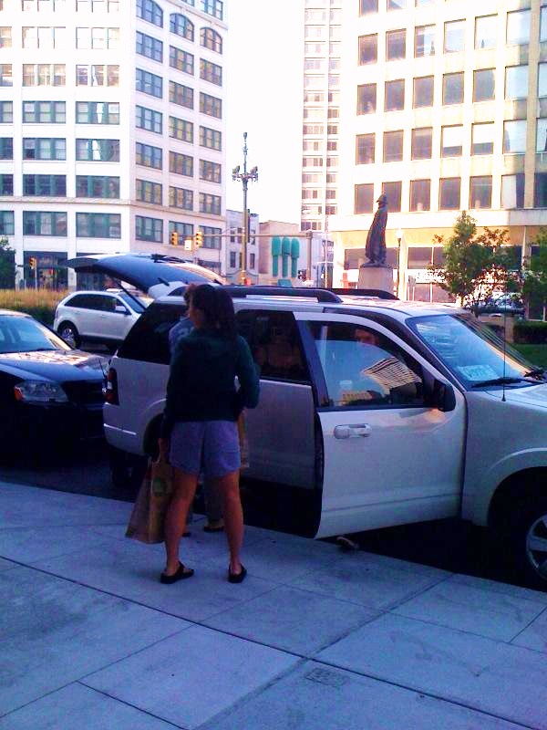 Alicia Silverstone partly hidden by her PA while talking to the lady in