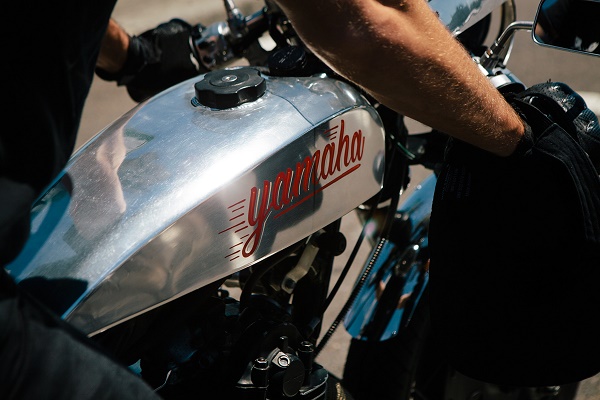 Yamaha SR400 độ Cafe Racer kiểu thập niên 70