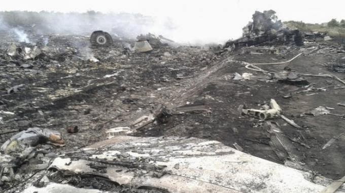 Foto Puing Pesawat MAS MH-17