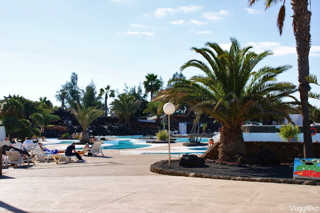 Il giardino e la piscina dell'Hotel Corbeta di Lanzarote