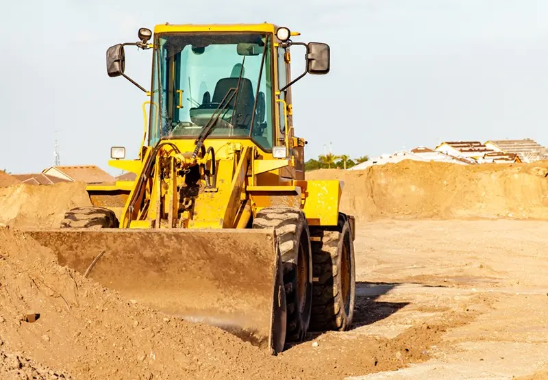 materiales-de-construccion-arena-tierra-pala