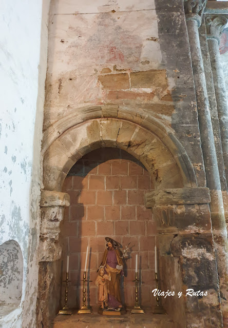 Interior de San Miguel de Bárcena del Monasterio