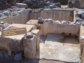 Kutsal Banyo; Malia Sarayı