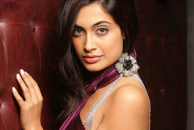 Sarah Jane Dias - Sarah Jane Dias Hot Pics