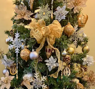 beautifully decorated gold themed Christmas tree.