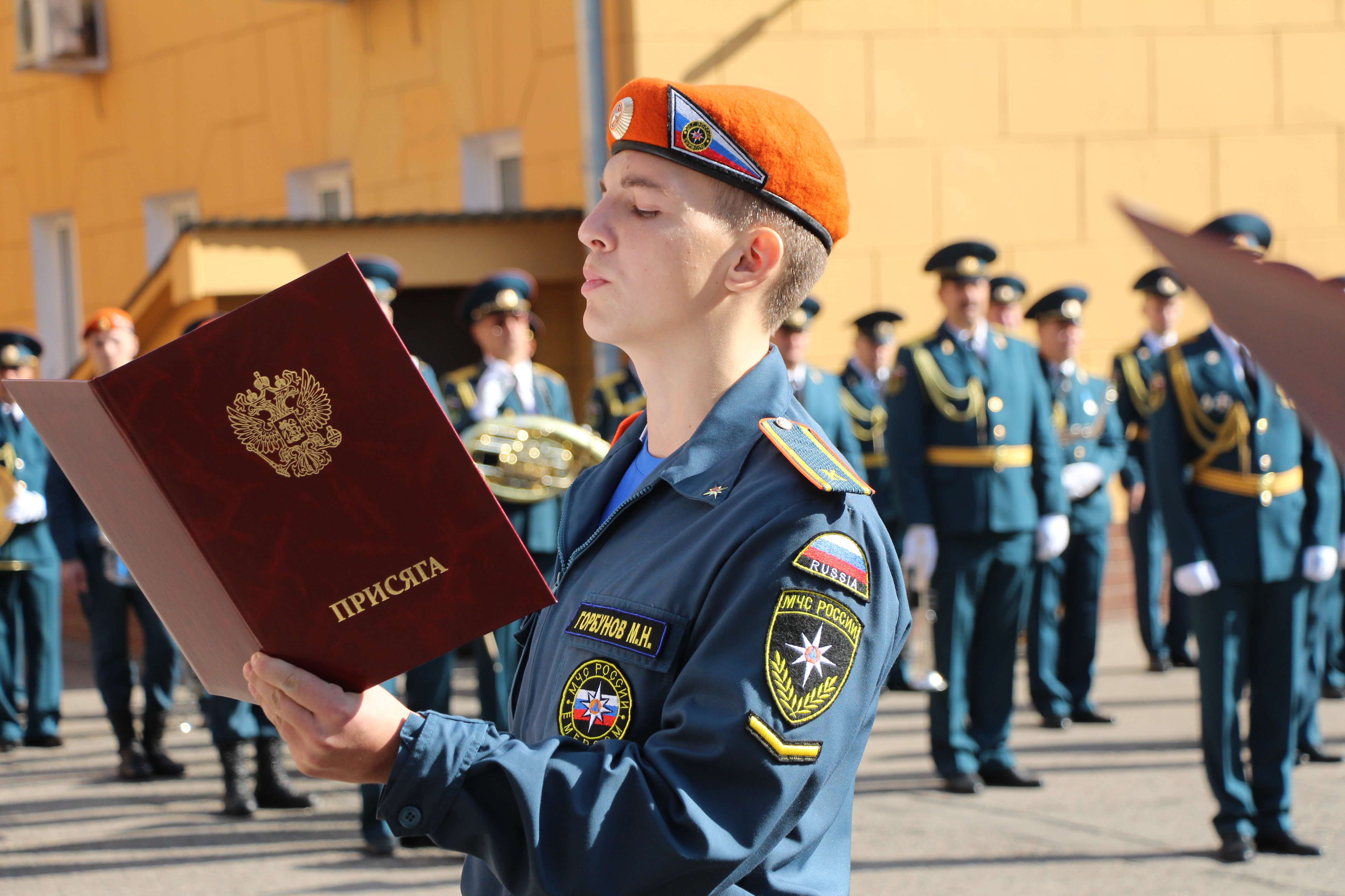 Мчс россии после 11 класса. Академия государственной противопожарной службы МЧС России. Курсанты АГПС МЧС России. ГПС МЧС России учебные заведения. Присяга ГПС МЧС России.