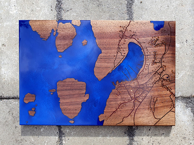 Map made of multiple layers of epoxy resin
