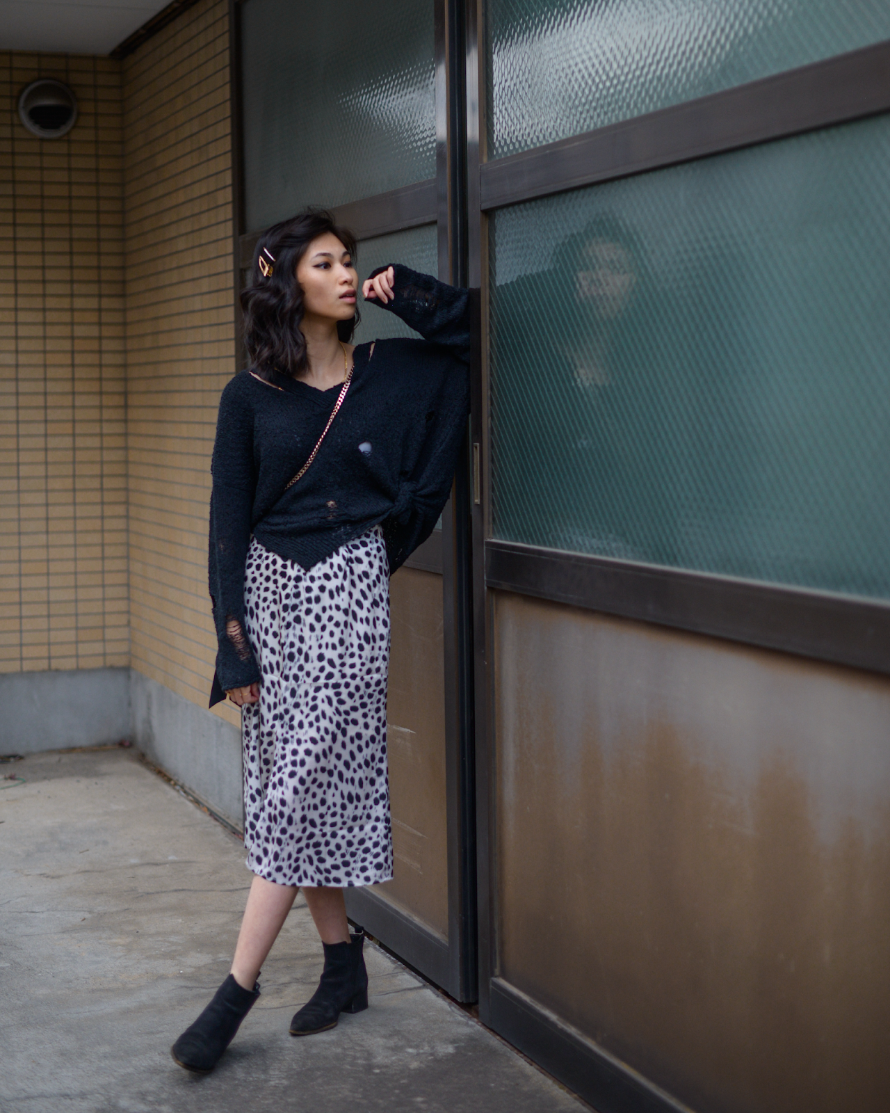 Leopard skirt outfit, Acne Studios Jensen boots, Personal Style Blogger based in New York and Tokyo Van Le - FOREVERVANNY.com