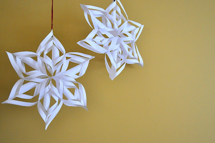 how to make a paper snowflake Snowflake paper tutorial snowflakes
simple christmas sided easy designs diy fold origami decorations six
cut template snow flakes cutting alphamom