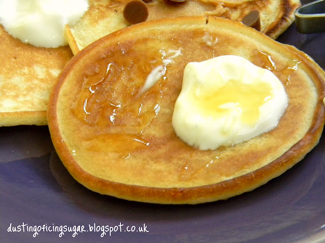 Scotch pancakes - dustingoficingsugar.blogspot.co.uk