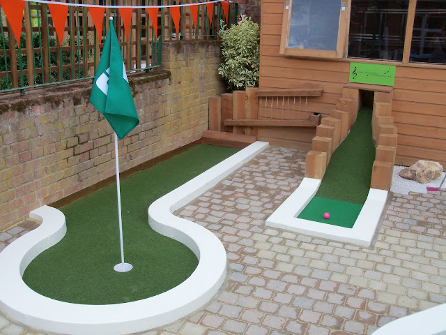 UrbanCrazy Garden Minigolf in East Finchley