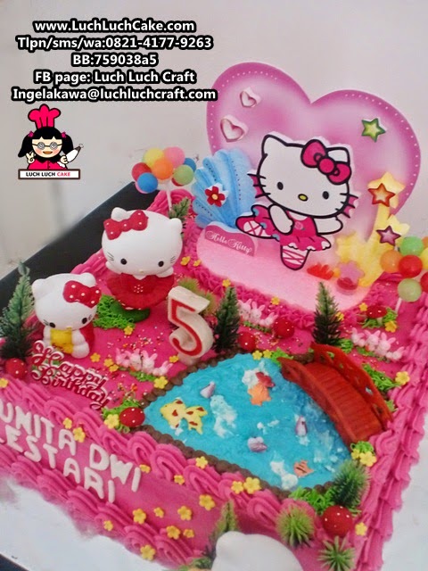 Luch Luch Cake: Kue Tart Hello Kitty Buttercream dengan Boneka Daerah Surabaya Sidoarjo ...
