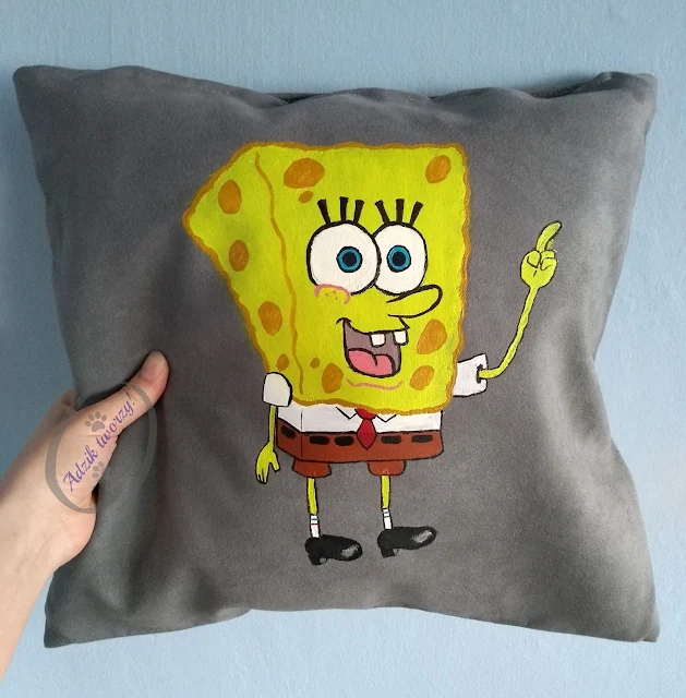 Ręcznie malowana poduszka Sponge Bob - blog Adzik-tworzy.pl