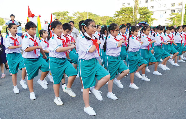 Quang cảnh hội thi “Nghi thức Đội Thiếu niên Tiền phong  Hồ Chí Minh”. (Ảnh: B. Linh)