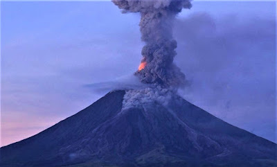  gunung yang bisa meletus adalah gunung berapi Gunung Meletus: Pengertian, Bahaya, dan Manfaat