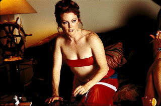 Julianne Moore Young Age Picture In Red Sexy Outfit