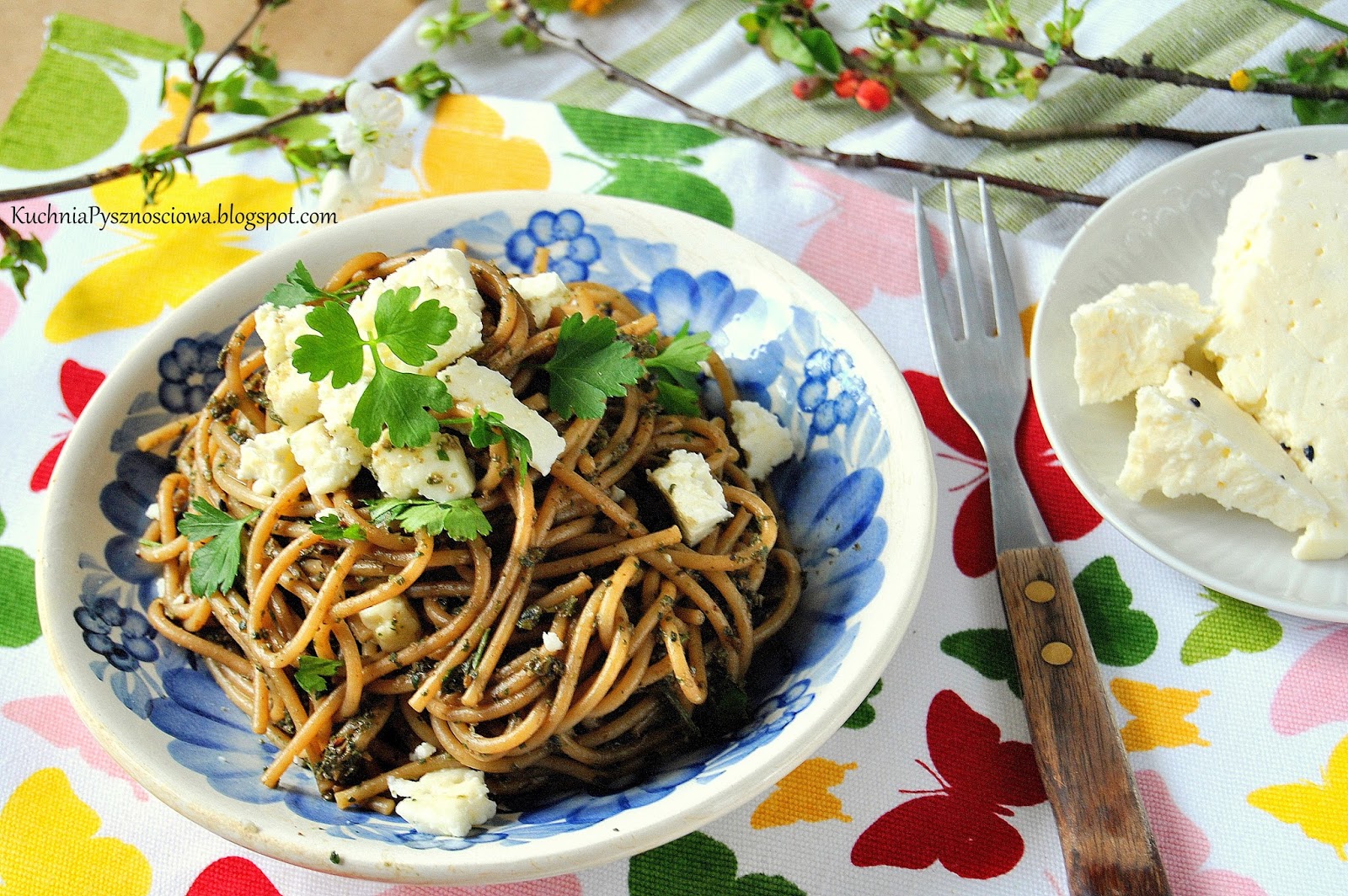 411. Pesto z pokrzyw z makaronem i serem korycińskim, obiad na wiosenny detoks