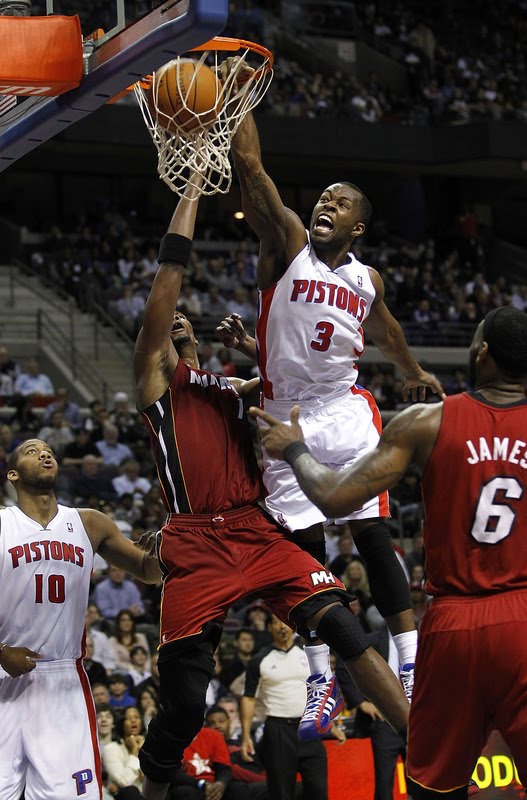 paul pierce dunking on chris bosh. pic of Chris Bosh getting