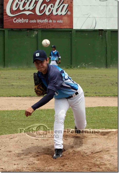 Emilio Seijas, lanzador de GUA, Foto Rodrigo Navarro