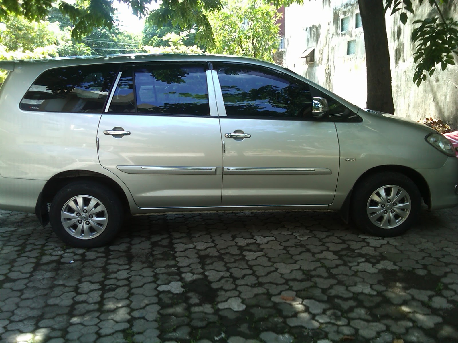 Dijual Toyota Kijang Innova  E 2009 modifikasi  V Surabaya