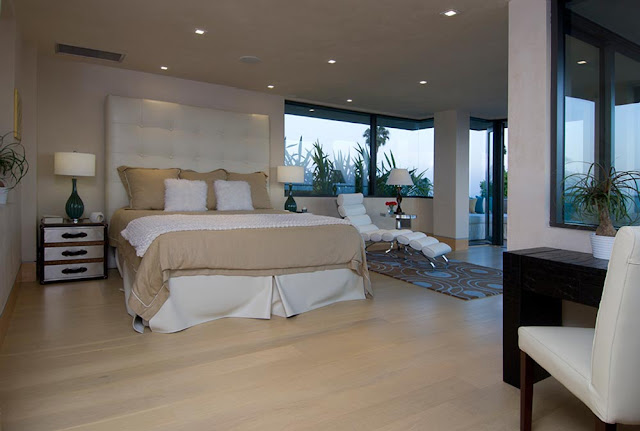 Another modern bedroom