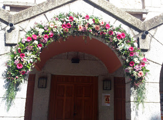 Arcos de flores para iglesias