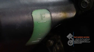 副水箱加入新鮮的冷卻液至最高液面處
