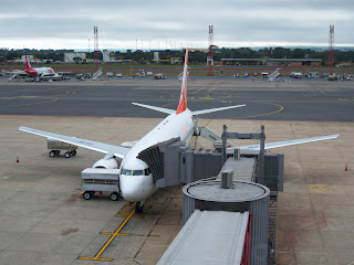 Aeronave parada no Aeroporto Internacional Juscelino Kubitschek