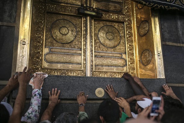 Ketika Nabi Marah Kepada Orang Berdoa di Ka’bah