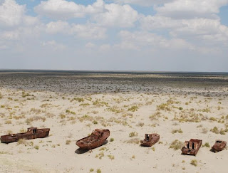 9 Kuburan Terunik di Dunia -  Kuburan Bangkai Kapal Moynaq, Uzbekistan