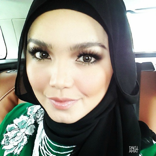 8 Gambar Terbaru Siti Nurhaliza Bertudung  Di Instagram