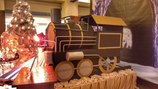 CELEBRATIONS WITH “THE POLAR EXPRESS”-THEMED CHRISTMAS TREE LIGHTING CEREMONY