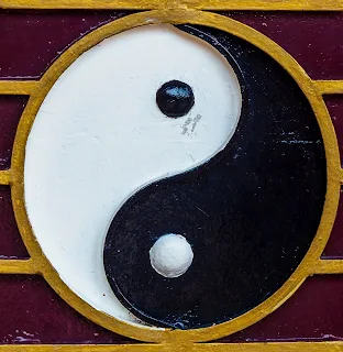 an artesan ying and yang symbol photo by alexander schimmeck