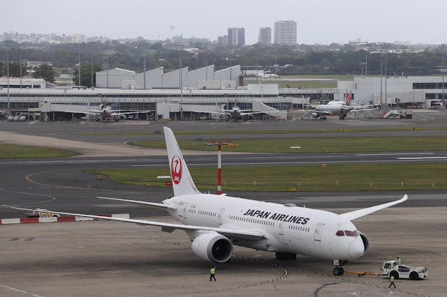 La OMS aconsejó que los mayores de 60 años y las personas vulnerables posterguen sus planes de viaje