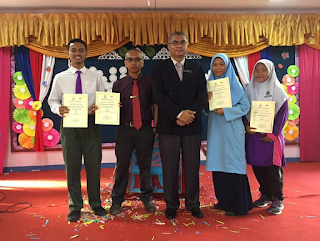 Majlis penyampaian sijil kepada murid-murid dan jurulatih yang disampaikan oleh Pengetua SMK Bera En. Zakuan Bin Mat Desa.