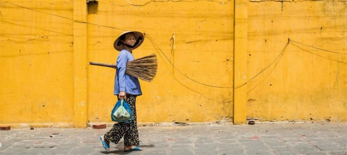 French Photographer Bathes Hoi An in Gold