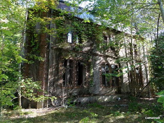 urbex-villa-manoir-Amélie-piano-chapelle-annexe-jpg