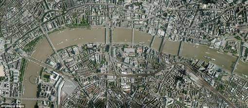 Sungai Thames masih tampak tetap sama, hanya saja kota bagian selatan sungai mengalami perluasan.