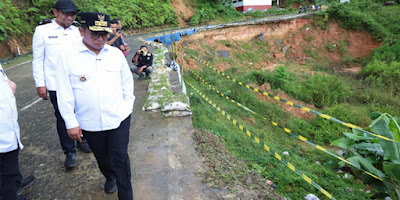 Tinjau Longsor Ruas Jalan Cipanas-Ciparay, Gubernur Andra Soni: Rehabilitasi Dimulai Juli 2025