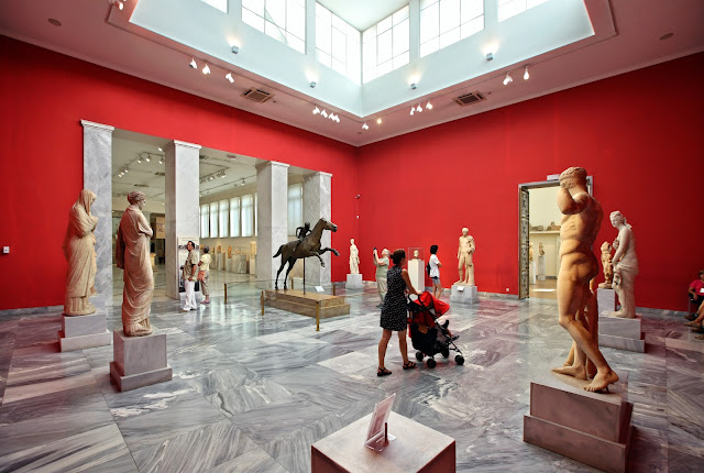 Το Εθνικό Αρχαιολογικό Μουσείο, οι συλλογές του οποίου απαρτίζονται από 12.000 εκθέματα ενώ περισσότερα από 125.000 αντικείμενα βρίσκονται στις αποθήκες του, έχει να επιδείξει ένα άρτιο σύστημα τεκμηρίωσης.