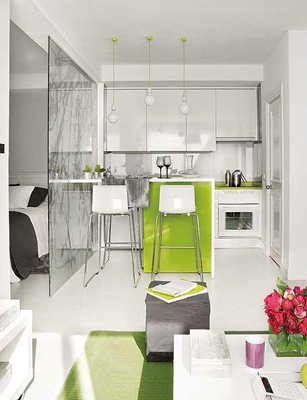 Furniture Interior Apartemen Mungil Menggunakan Sekat Kaca