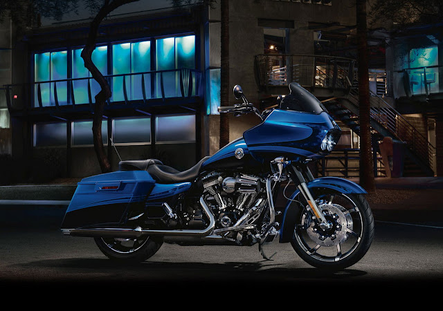 2012-Harley-Davidson-FLTRXSE-CVO_Road_Glide_Custom_Candy_Cobalt