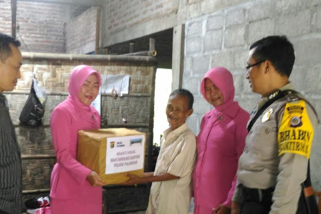 Bhayangkari Ranting Pajangan Berikan Baksos Di Kedung Guwosari Pajangan