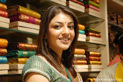 Kajal_Agrawal_at_book_shop