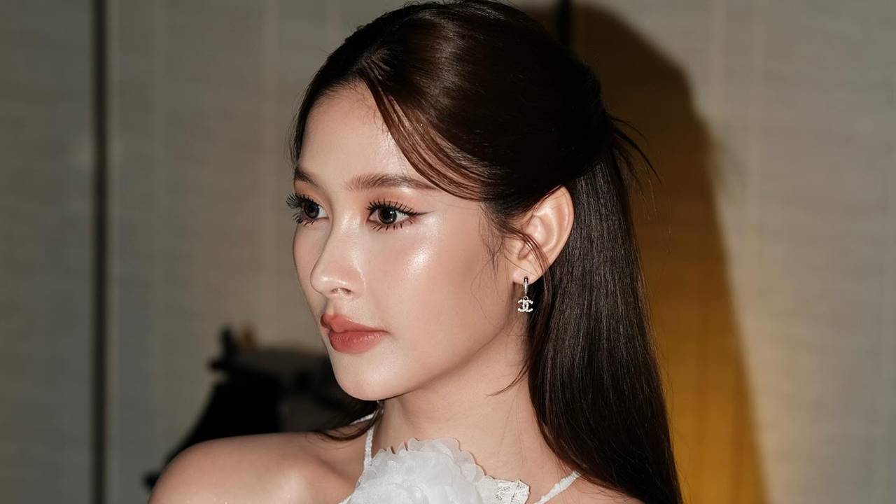 Rock Kwanlada Rock Kwanlada Rungrojampa – Most Beautiful Thai Trans Women Model in White Halter Dress