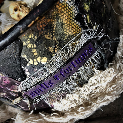 Sara Emily Barker sarascloset https://sarascloset1.blogspot.com/2018/10/a-tiny-witching-cauldron.html Altered Cauldron with Tim Holtz Sizzix Alterations, Distress and Ideaology 7