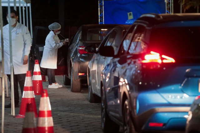 Prefeitura realiza mais uma edição noturna do drive-thru de vacinação contra a Covid-19