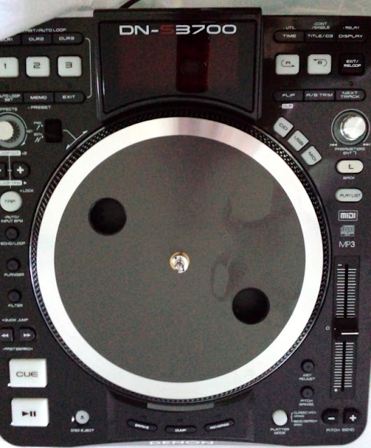 DenonのCDJ、dn-s3700のターンテーブル装着模様です。